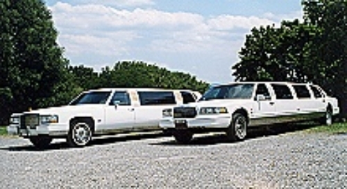 Bild: 2 Lincoln Town Car Limousinen